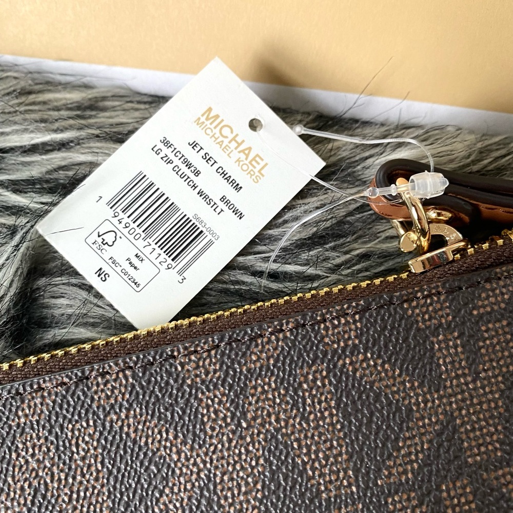 NWT authentic MK signature monogram wristlet brown - Picture 4 of 5